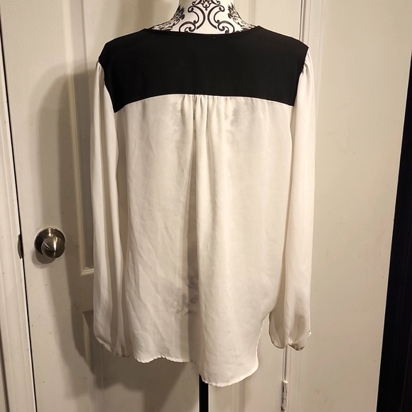 EUC!!! My Michelle Drop Tail Longsleeve Blouse - Picture 2 of 6